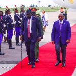 Accueilli à l’aéroport international de Ndjili par le Premier Ministre Jean-Michel Sama Lukonde, le Président du Soudan du Sud Salva Kiir Mayardit est arrivé à Kinshasa ce dimanche pour une visite officielle.
