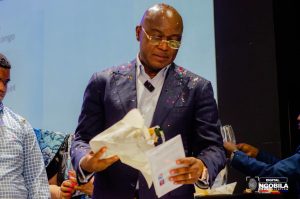 Kinshasa : Gentiny Ngobila porte sur les fonts baptismaux, l&rsquo;ouvrage de Daniel Jean-Pierre Kangafu