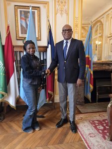 Paris : après le secours de la Première Dame Denise Nyakeru, l&rsquo;ambassadeur Émile Ngoy accorde une audience à l&rsquo;étudiante Sydney Tombo 